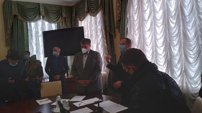 Житомиряни протестують проти підвищення тарифів – штурмом взяли приміщення облради (ОНОВЛЮЄТЬСЯ)