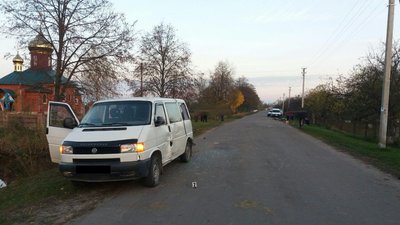 Виїзд на зустрічну: на Рівненщині в аварії травмувався водій і пасажир мотоцикла Виїзд на зустрічну: на Рівненщині в аварії травмувався водій і пасажир мотоцикла