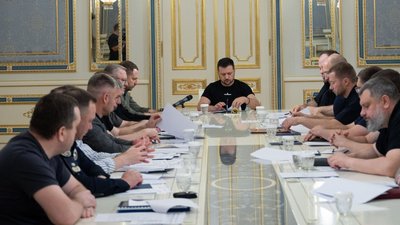 Зеленський провів нараду щодо посилення демократії в Україні Зеленський провів нараду щодо посилення демократії в Україні