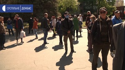 У Краматорську підприємці перекрили дорогу поблизу ринку У Краматорську підприємці перекрили дорогу поблизу ринку