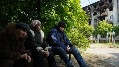 "Сєвєродонецька як такого — немає". Як живе місто, яке намагаються оточити російські війська. СУСПІЛЬНЕ | ВІДЕОНОВИНИ