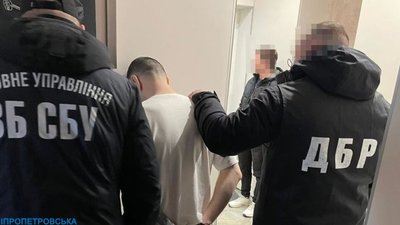 Понад 12 млн грн прибутку щомісяця: у Дніпрі судитимуть сімох підозрюваних у виготовленні психотропів