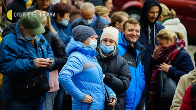 COVID-19: чи є черги на вакцинацію в столиці та області. Фоторепортаж COVID-19: чи є черги на вакцинацію в столиці та області. Фоторепортаж