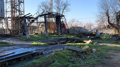В Очакові, що на Миколаївщині, працює магазин на території зруйнованого елеватора В Очакові, що на Миколаївщині, працює магазин на території зруйнованого елеватора