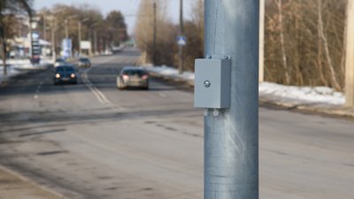 У Луцьку встановили новий кнопковий світлофор У Луцьку встановили новий кнопковий світлофор