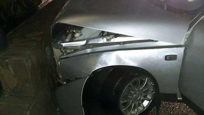 У Херсоні п'яний водій наїхав на паркан біля Апеляційного суду У Херсоні п'яний водій наїхав на паркан біля Апеляційного суду