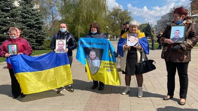 У Дніпрі пікетували облраду у відповідь на слова посадовця-члена ОПЗЖ, що "в Україні не йде війна"
