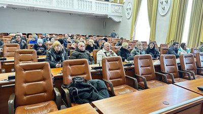 Зустріч міськради з мешканцями зруйнованої п'ятиповерхівки Зустріч міськради з мешканцями зруйнованої п'ятиповерхівки