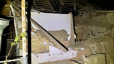 Війська РФ обстріляли Нікопольський район Дніпропетровщини: 6-річна дитина та дві жінки у важкому стані Війська РФ обстріляли Нікопольський район Дніпропетровщини: 6-річна дитина та дві жінки у важкому стані