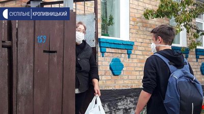Підлітки з Кропивницького витрачають власні гроші на допомогу пенсіонерам