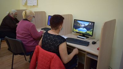 У Кропивницькому пенсіонерів вчать цифровій грамотності У Кропивницькому пенсіонерів вчать цифровій грамотності