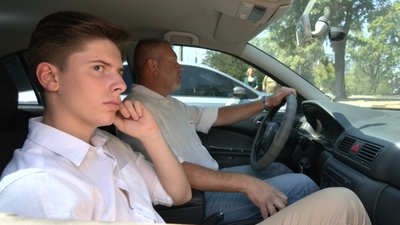 Гемофілія не вирок для життя: родина подорожує навколо світу на автомобілі Гемофілія не вирок для життя: родина подорожує навколо світу на автомобілі