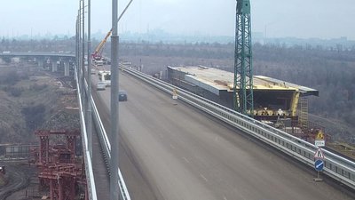 У Запоріжжі обмежили рух транспорту новим мостом