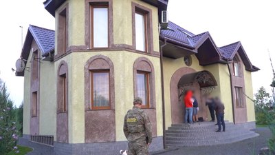 Чиновника Волинської ОДА та двох підприємців підозрюють у розтраті коштів на будівництві амбулаторій