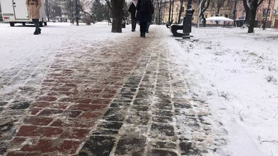 Близько 3 млн гривень виділили на розчищення засніжених доріг і вулиць в Ужгороді Близько 3 млн гривень виділили на розчищення засніжених доріг і вулиць в Ужгороді