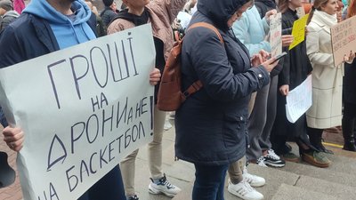 У Черкасах відбувся мітинг під міськрадою У Черкасах відбувся мітинг під міськрадою