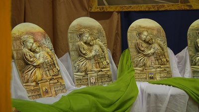 У Житомирі сім'ям загиблих захисників України вручили "Ікони пам'яті" У Житомирі сім'ям загиблих захисників України вручили "Ікони пам'яті"