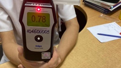 У Херсоні п’яний водій наїхав на бетонну електроопору У Херсоні п’яний водій наїхав на бетонну електроопору