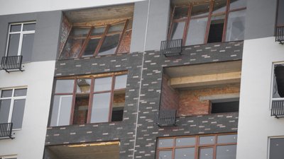 Ракета РФ зруйнувала ТЦ "Рив'єра" біля Одеси та пошкодила будинки. Фоторепортаж Ракета РФ зруйнувала ТЦ "Рив'єра" біля Одеси та пошкодила будинки. Фоторепортаж