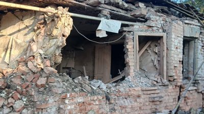 Зруйнований будинок після удару РФ