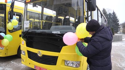 Школи Житомирщини отримали 16 нових автобусів марки "Еталон" Школи Житомирщини отримали 16 нових автобусів марки "Еталон"