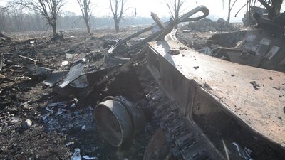 Сумські військові знищили техніку РФ російським танком Сумські військові знищили техніку РФ російським танком
