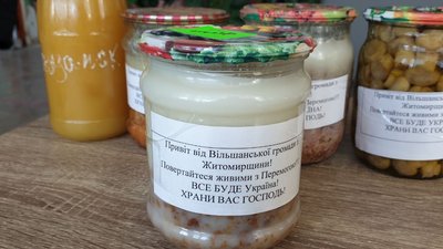 У громаді на Житомирщині місцеві жителі щоденно відправляють ЗСУ домашні страви та консерви У громаді на Житомирщині місцеві жителі щоденно відправляють ЗСУ домашні страви та консерви