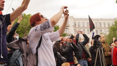 Як у Дніпрі встановлювали червоно-чорний прапор біля ОДА (фоторепортаж) Як у Дніпрі встановлювали червоно-чорний прапор біля ОДА (фоторепортаж)