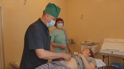 "На роботі забуваєш про проблеми": у полтавській лікарні працює хірург із Луганщини Євген Петренко