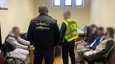 Шахраї, поліція