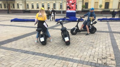 Перегони на скутерах та симфонічний концерт. Як у Києві святкують День Європи Перегони на скутерах та симфонічний концерт. Як у Києві святкують День Європи