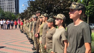 У Черкасах школярам вручили відзнаки "Відмінник захисту України" У Черкасах школярам вручили відзнаки "Відмінник захисту України"