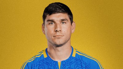 Руслан Маліновський у новому комплекті виїзної форми збірної України з футболу