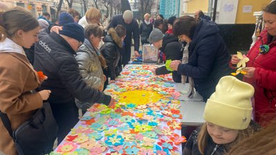 "Шкарпетуйся": акцію на підтримку дітей із синдромом Дауна провели у Житомирі "Шкарпетуйся": акцію на підтримку дітей із синдромом Дауна провели у Житомирі