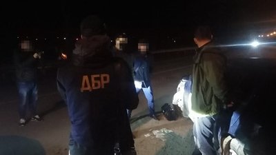 На Буковині на контрабанді затримали прикордонника та лісничого — ДБР