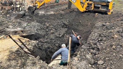 Наслідки ракетного удару Росії: родина з Первомайського на Харківщині втратила трьох членів сім'ї Наслідки ракетного удару Росії: родина з Первомайського на Харківщині втратила трьох членів сім'ї