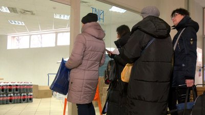 У Черкасах переселенцям видали продуктові набори та посуд У Черкасах переселенцям видали продуктові набори та посуд
