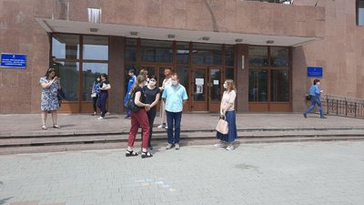 Медики Івано-Франківської дитячої лікарні протестують проти нового керівника закладу Медики Івано-Франківської дитячої лікарні протестують проти нового керівника закладу