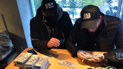 СБУ затримала шахраїв, які за півмільйона доларів обіцяли "порішати" проблеми в Офісі генпрокурора