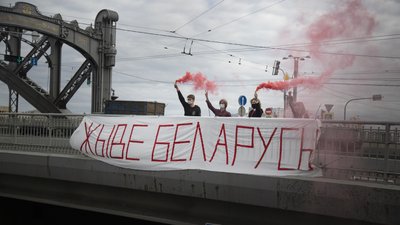 Очільник МВС вибачився, з ізоляторів звільняють затриманих. Що відбувається у Білорусі