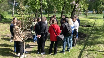 У ботсаду в Харкові висадили алею сакур в пам'ять про каразінців, загиблих внаслідок агресії РФ У ботсаду в Харкові висадили алею сакур в пам'ять про каразінців, загиблих внаслідок агресії РФ