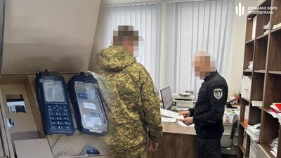 Закупівля непридатних радіостанцій: начальнику служби зв’язку повідомили про підозру