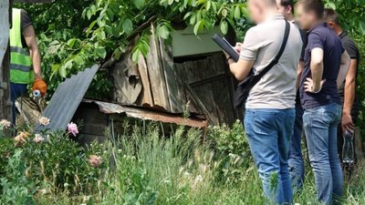 На Хмельниччині чоловік вбив двох людей та сховав їх тіла у підвал - прокуратура