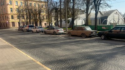 Ділянка навпроти будинку №6 на Соборній площі, де облаштують платну парковку