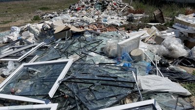 Ракетний удар по Одесі: місцеві жителі ліквідовують наслідки у квартирах Ракетний удар по Одесі: місцеві жителі ліквідовують наслідки у квартирах