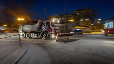 У Дніпрі наслідки негоди ліквідовують понад 80 спецмашин