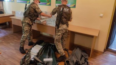 На кордоні з Угорщиною виявили 3 тисячі пачок контрабандних сигарет