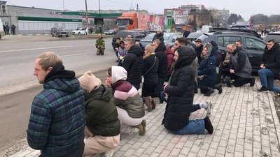 У Тернополі зустріли тіло загиблого бійця Романа Стецюка У Тернополі зустріли тіло загиблого бійця Романа Стецюка