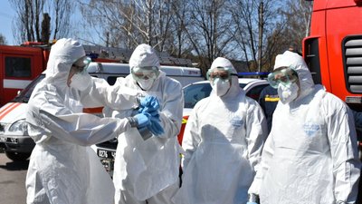 Дніпропетровщина: Надзвичайники продезінфікували вулиці Першотравенська, де стався спалах (ФОТО) Дніпропетровщина: Надзвичайники продезінфікували вулиці Першотравенська, де стався спалах (ФОТО)