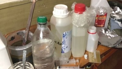 На Житомирщині учасникам угруповання повідомили про підозру у виготовленні і збуті психотропів На Житомирщині учасникам угруповання повідомили про підозру у виготовленні і збуті психотропів